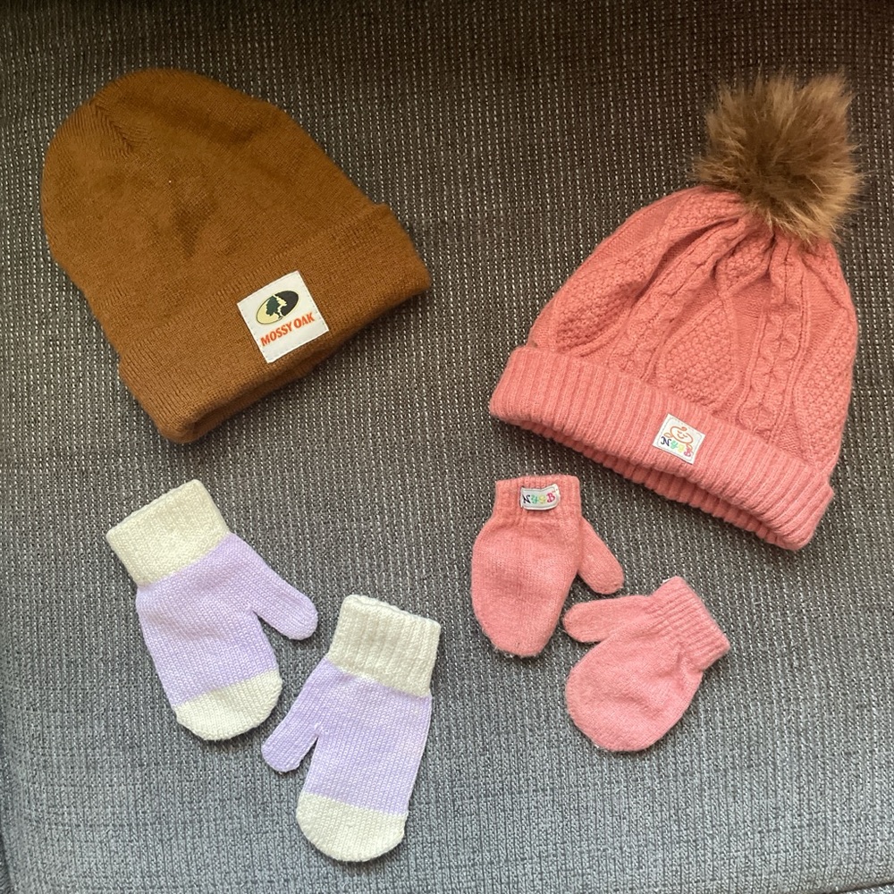 Mossy Oak Pink and Brown Kids Hat and Mittens Set